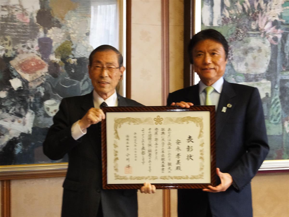 追い出し猫振興会前会長の安永孝義さんに平成28年度福岡県観光功労者表彰