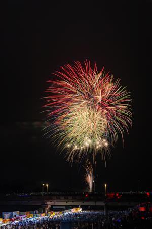 打ち上げ花火と露店